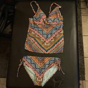 Time & True two piece set. Spandex 18-% Nylon 82%. Size M 8-10